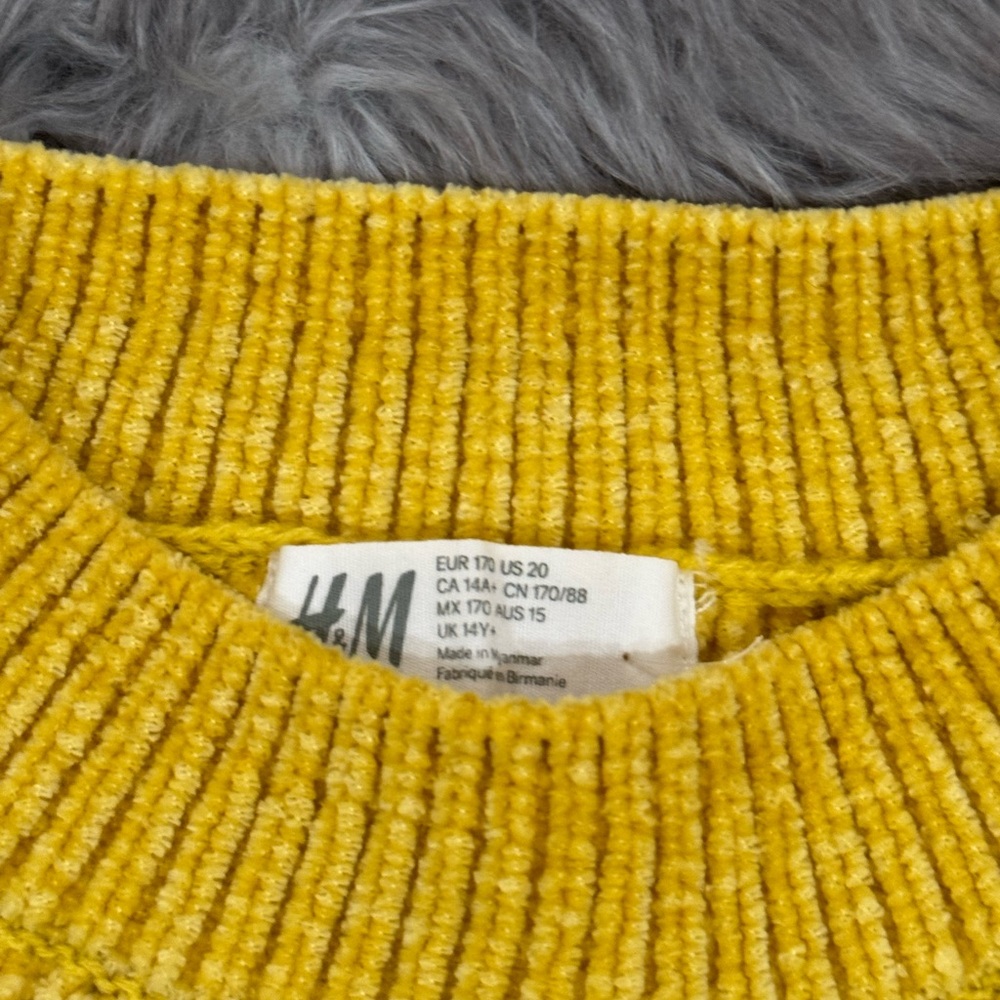 Sweater HM size US 20 juniors. Muster color